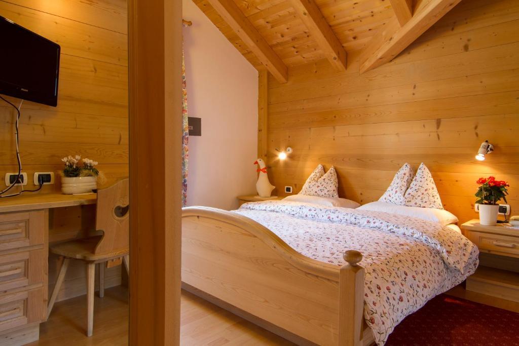 קורברה אין בדיה Chalet Madrisa חדר תמונה