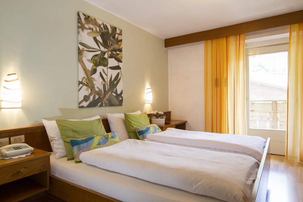 קורברה אין בדיה Chalet Madrisa מראה חיצוני תמונה